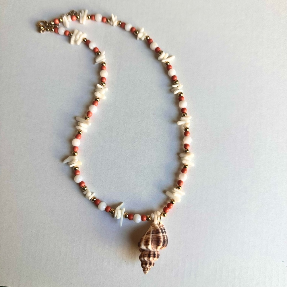 Ocean Muse Shell Necklace - Picture 2 of 8